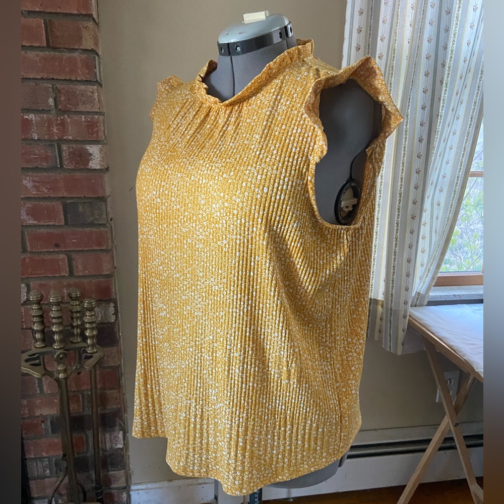 Adrianna Pappel sleeveless blouse/shell, yellow/white floral print, size L